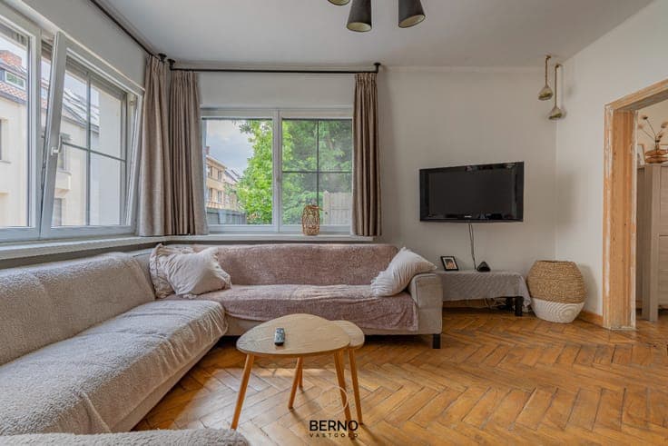 Solide, instapklare halfopen bebouwing met 5 slaapkamers
