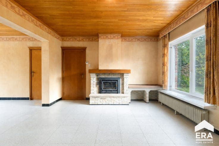 Jabbeke: Spacious detached family home with garden