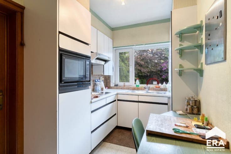 Jabbeke: Spacious detached family home with garden