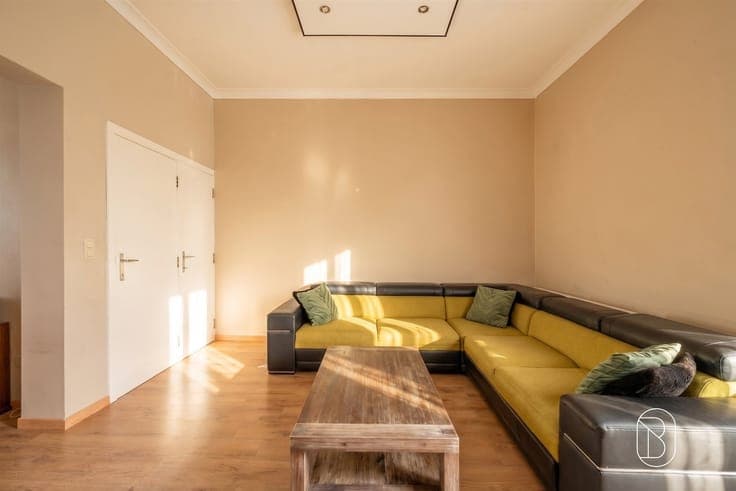 Spacious 4-bedroom townhouse with a garden in Rons