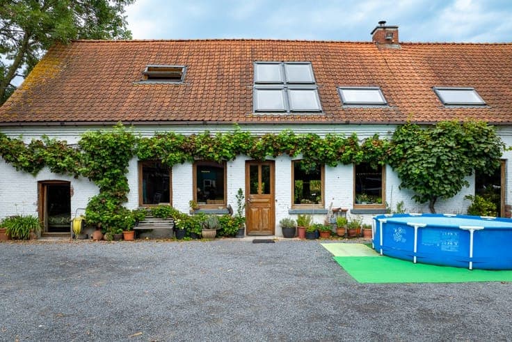 Charming farmhouse with pasture on 4,029 m².