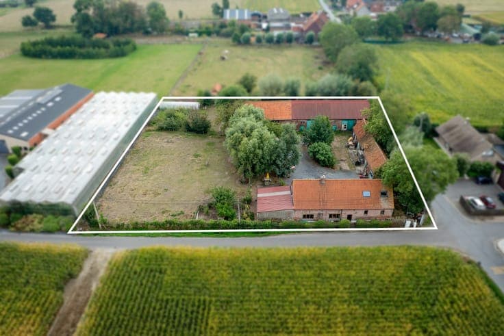 Charming farmhouse with pasture on 4,029 m².