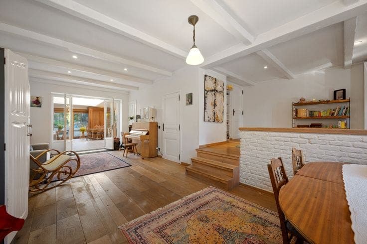 Versatile home with studio, 5 bedrooms and charming garden