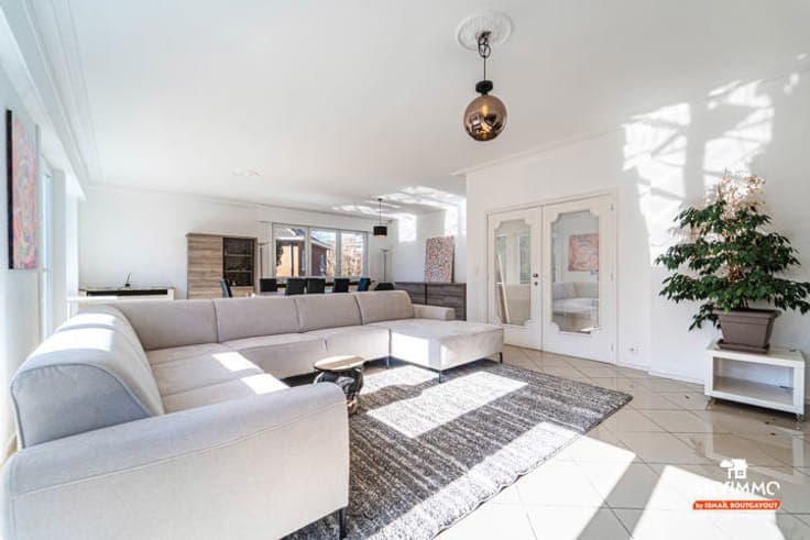SPACIOUS 3-FACADE HOUSE – 5BR – 600 SQM – LAEKEN !