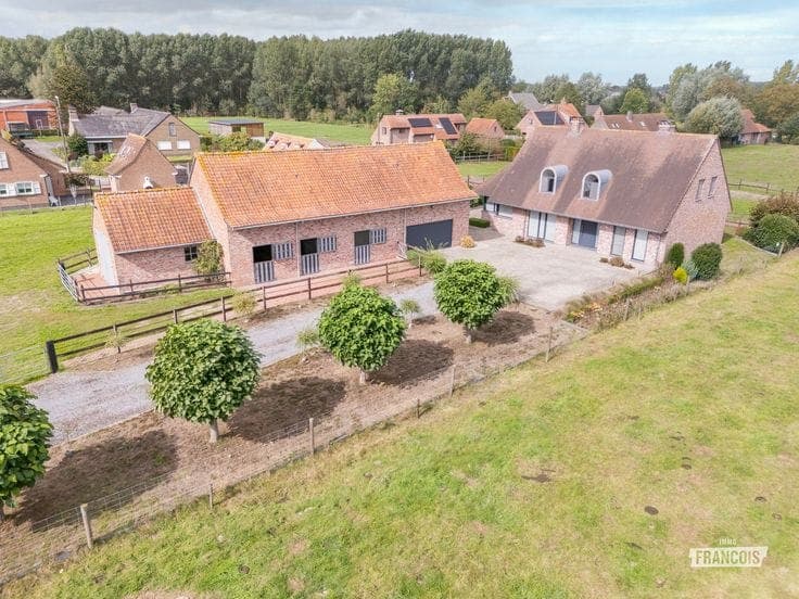 Spacious countryside property with equestrian facilities on…