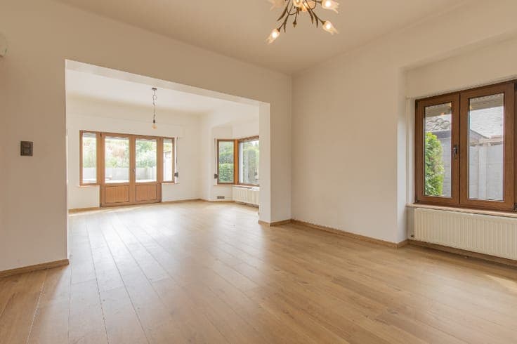 Karaktervolle open bebouwing met 3 slaapkamers en grote t...