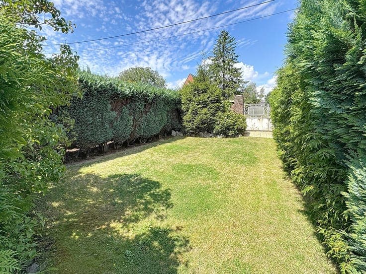 House to Renovate with 4 Bedrooms, Garage & Beautiful Garden