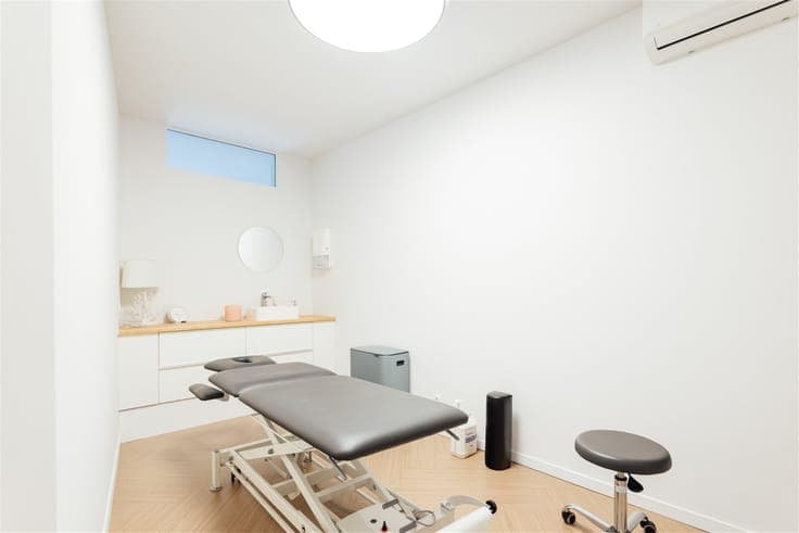 Opbrengsteigendom met praktijk en duplex appartement