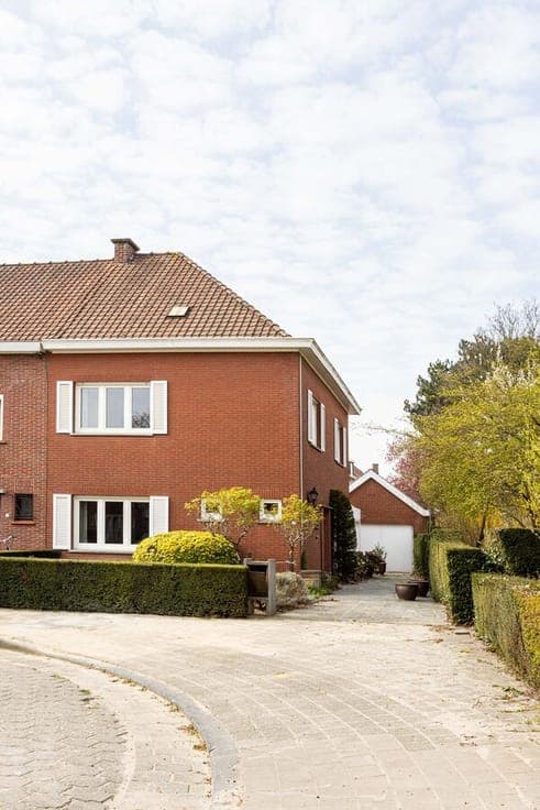 Quietly Located Semi-Detached House with 3 Bedrooms in Kortr