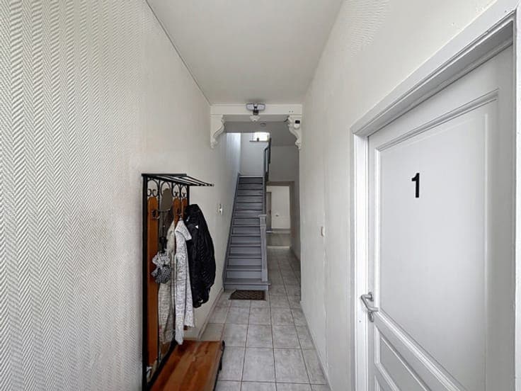 LARGE SINGLE-FAMILY HOUSE WITH 5 BEDROOMS AND GARDEN