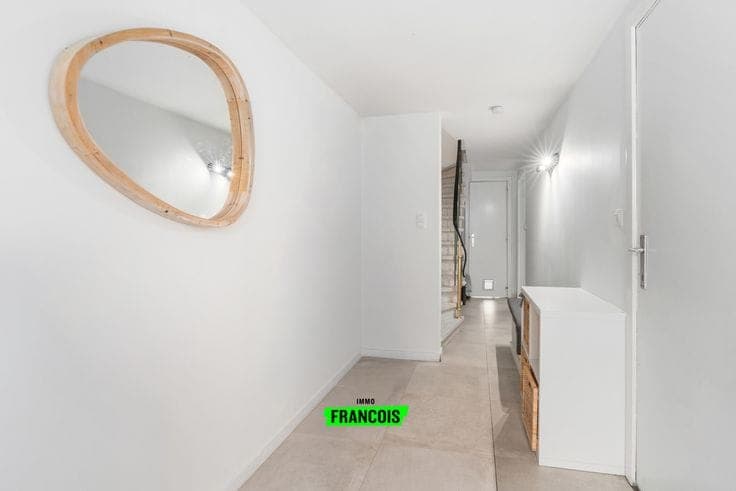 Move-in ready spacious raised townhouse in the Vuurtorenwij…
