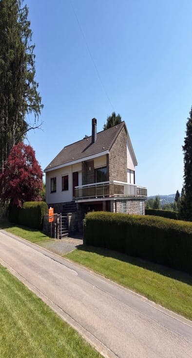 JOLIE VILLA DE PLAIN-PIED avec magnifique jardin dans cadre