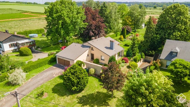 Maison de plain-pied sur vaste propriété avec terrain complé