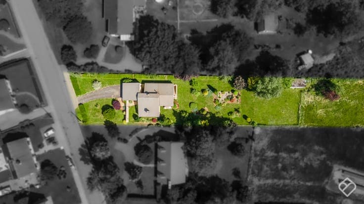 Maison de plain-pied sur vaste propriété avec terrain complé