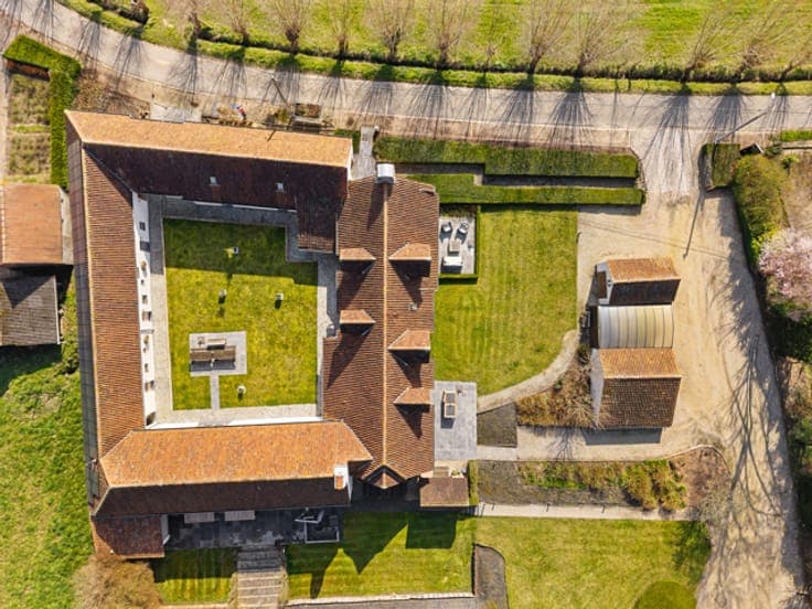 UNIEKE CHARMANT GERENOVEERDE VIERKANTSHOEVE (B&B)