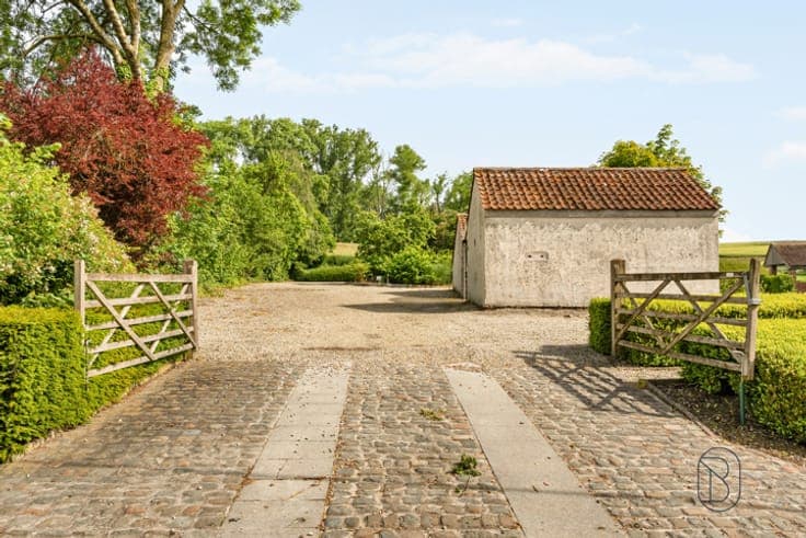 UNIEKE CHARMANT GERENOVEERDE VIERKANTSHOEVE (B&B)