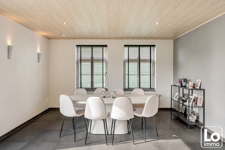 Instap klare ruime open woning met inpandige garage en ee...