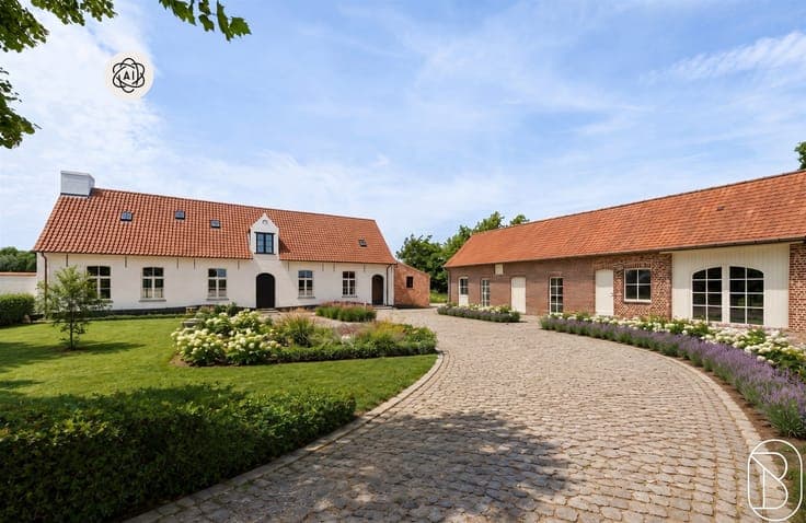 Uniek casco-landhuis met bijgebouw en vijver op TOP ligging!