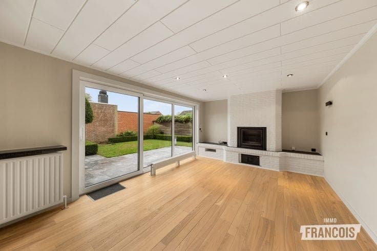 Ground-floor home with 3 bedrooms, garage and sunny garden in Bruges