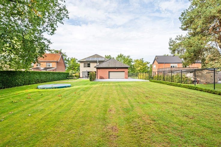 Quietly located villa on a beautiful plot in Leopoldsburg.