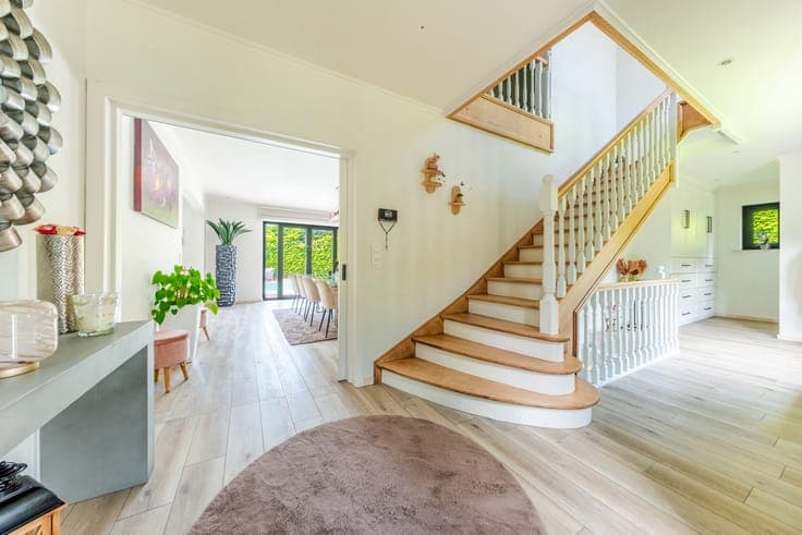 Family villa with swimming pool and southwest-facing garden