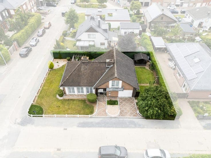 Ruime bungalow met veel potentieel op wandelafstand van c...