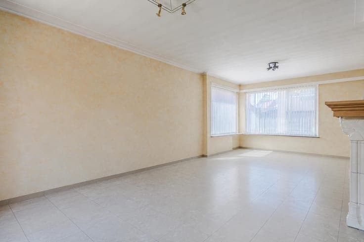 Charming semi-detached home in need of renovation