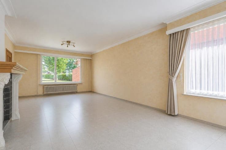 Charming semi-detached home in need of renovation