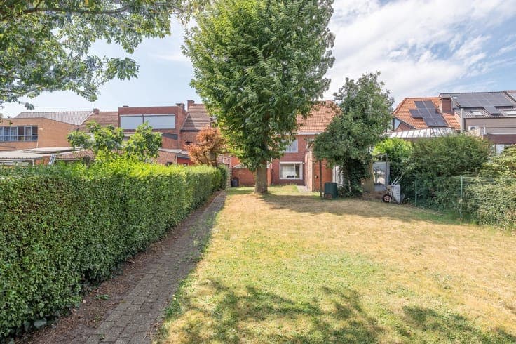 Charming semi-detached home in need of renovation