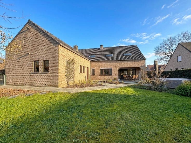 Villa with large garden and meadow for sale in Tremelo