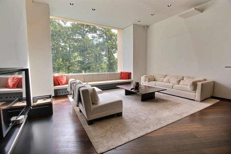Exceptional 7-bedroom mansion with a studio