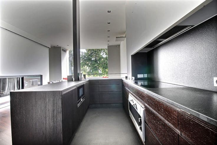 Exceptional 7-bedroom mansion with a studio