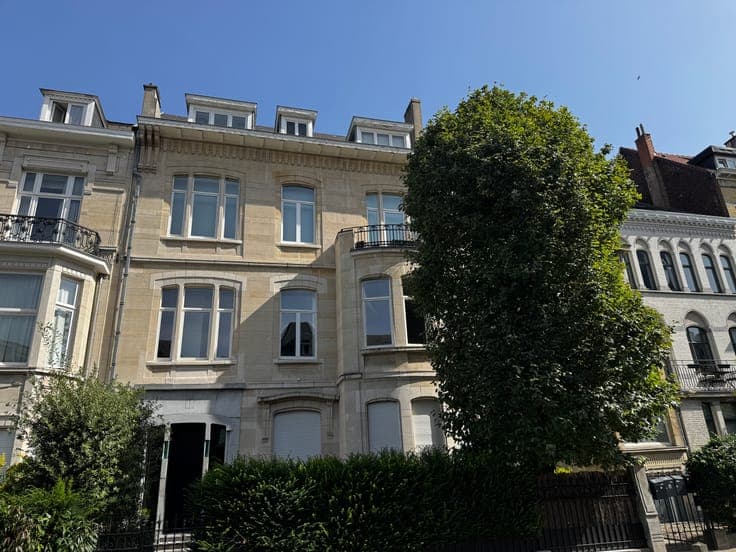 Exceptional 7-bedroom mansion with a studio