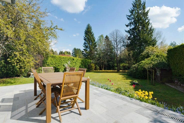 Villa 5 bedrooms on a plot of approximately 20 ares just ste