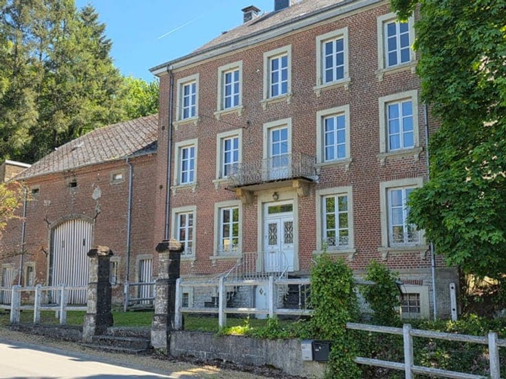 Habay area – a characterful residence set on 3.5 hectares