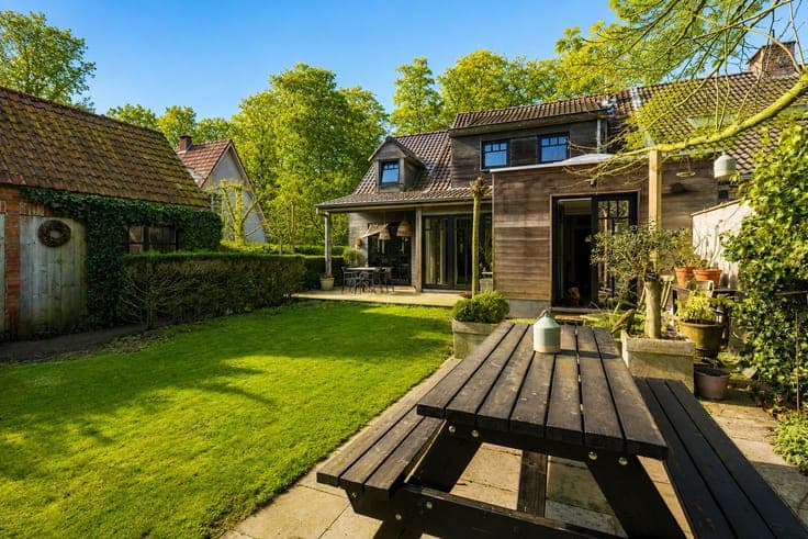 Charmante halfopen woning met polyvalent bijgebouw