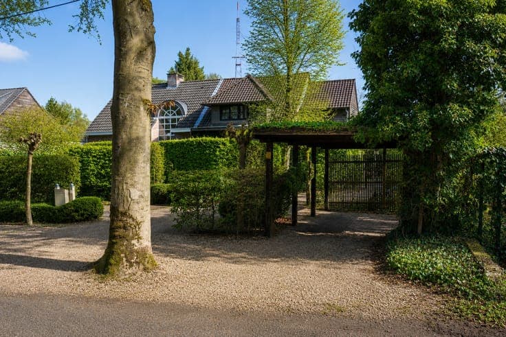 Charmante halfopen woning met polyvalent bijgebouw