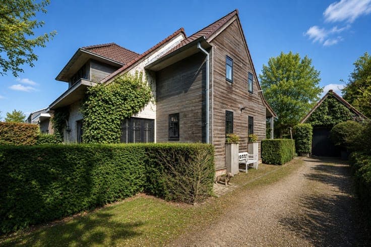 Charmante halfopen woning met polyvalent bijgebouw