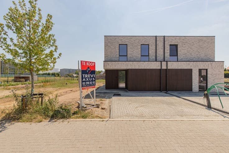 NIEUWBOUW HALFOPEN BEBOUWING MET 3 SLPK TUIN OP 5A 30CA