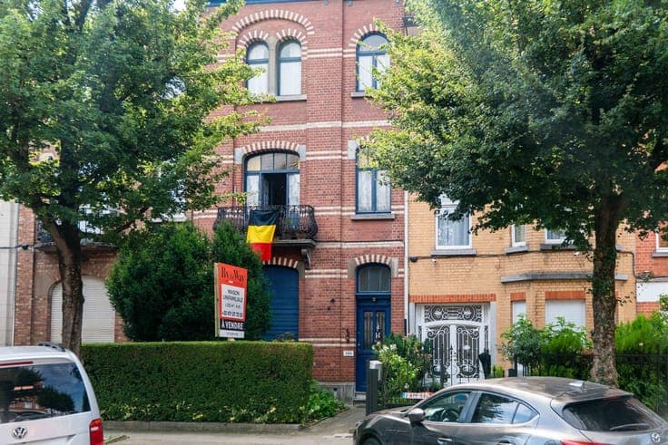 LAEKEN – Detached house with 3 bedrooms, approx. 221m².