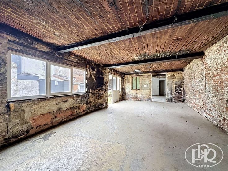 UNIQUE OPPORTUNITY downtown!