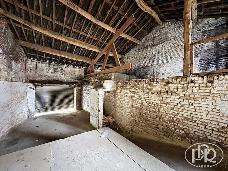 UNIQUE OPPORTUNITY downtown!