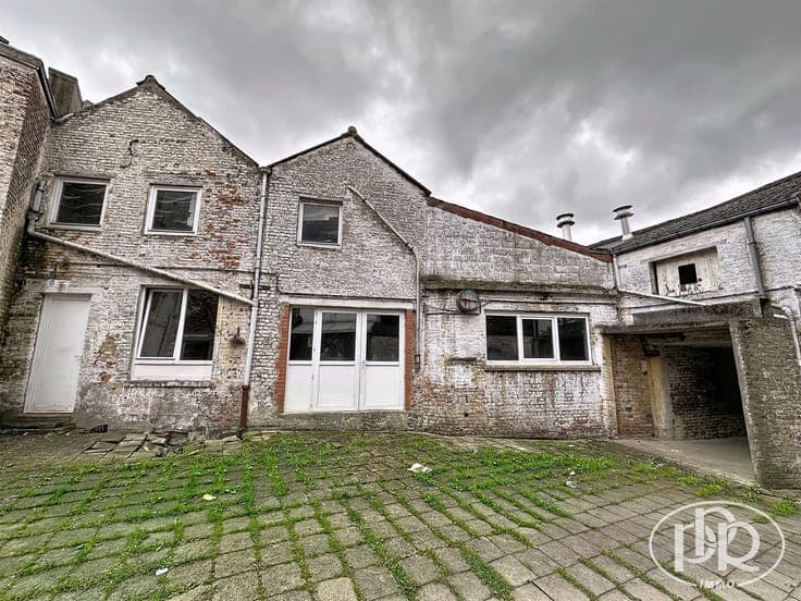 UNIQUE OPPORTUNITY downtown!