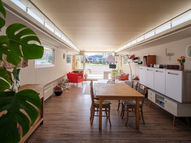 Unique living on the water in a prime location in Ghent