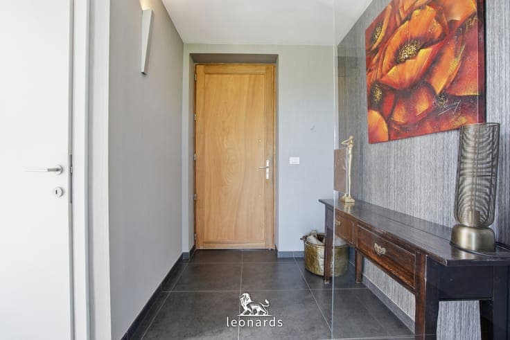 Modern villa with 4 bedrooms and open countryside views