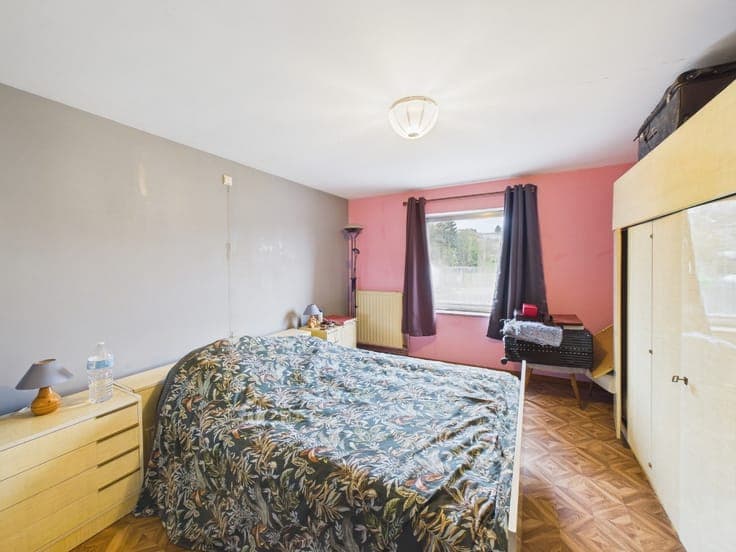 House with garden, garage and parking spaces in Saint-Hubert