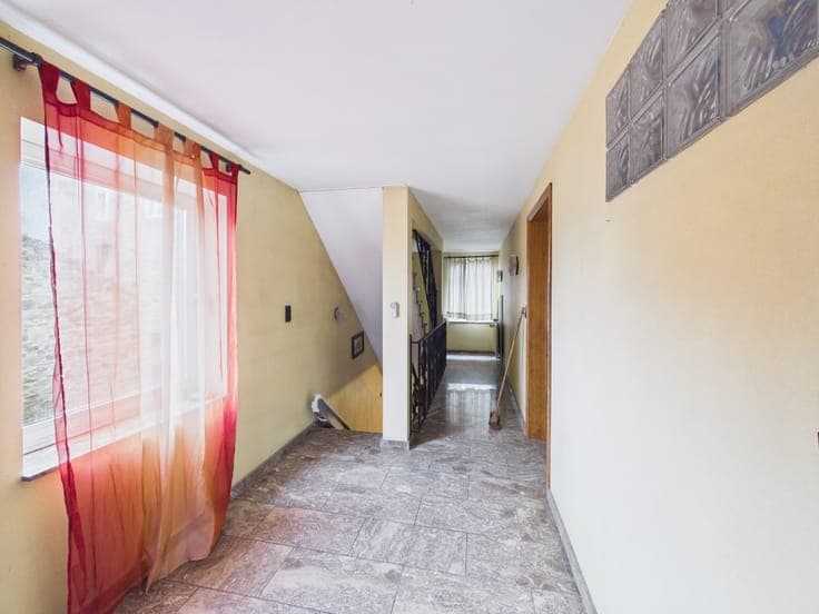 House with garden, garage and parking spaces in Saint-Hubert