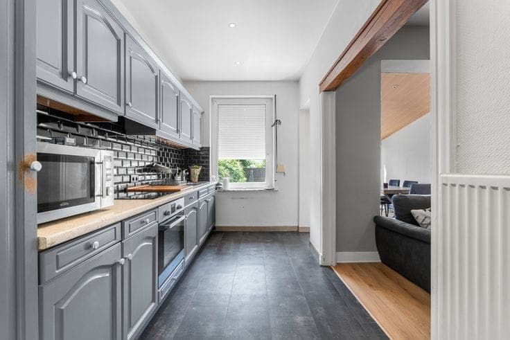 Spacious family home with a sunny south-facing garden near …
