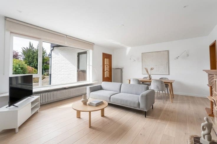 Solid home with 4 bedrooms, garage and garden near Aalst
