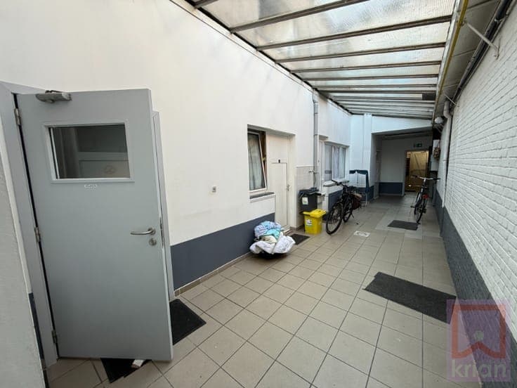 Gebouw met 11 kamerwoningen, centrum Geel op 8a66.